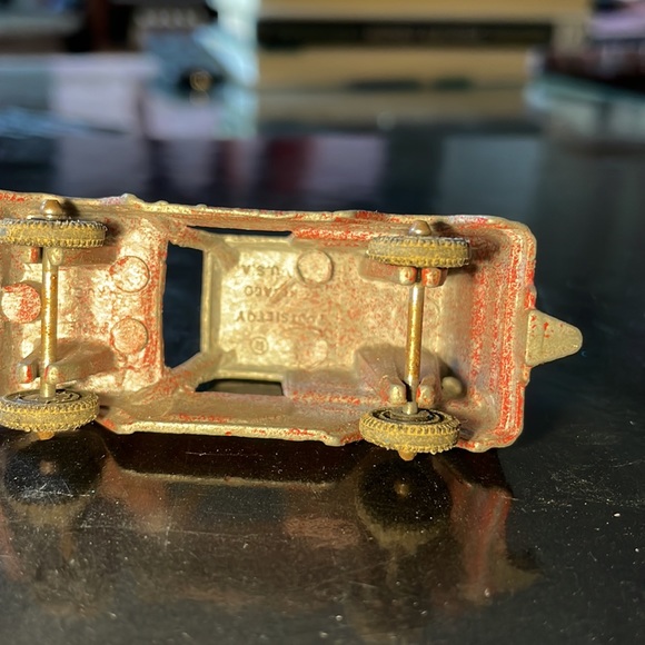 Vintage Tootsie Toy Red Panel Truck, 1:64 Die Cast, Made in Chicago, 1970s - Picture 6 of 6